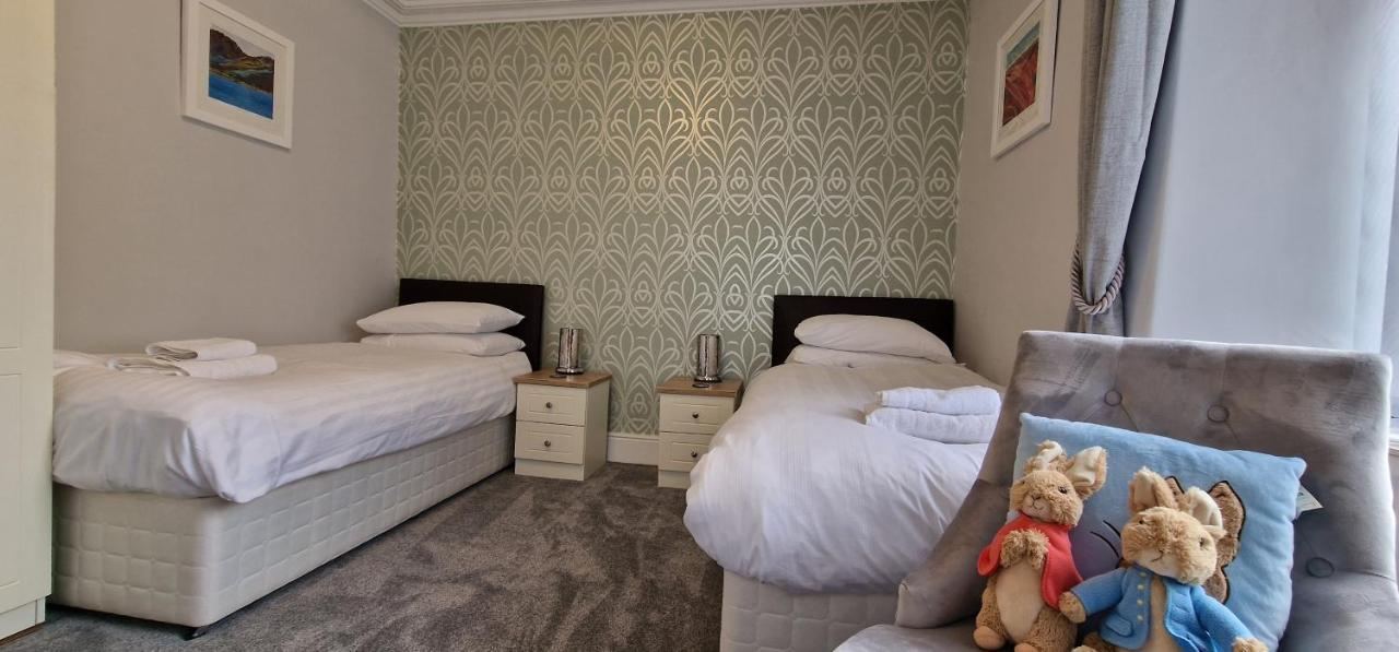 Twin room with two single beds