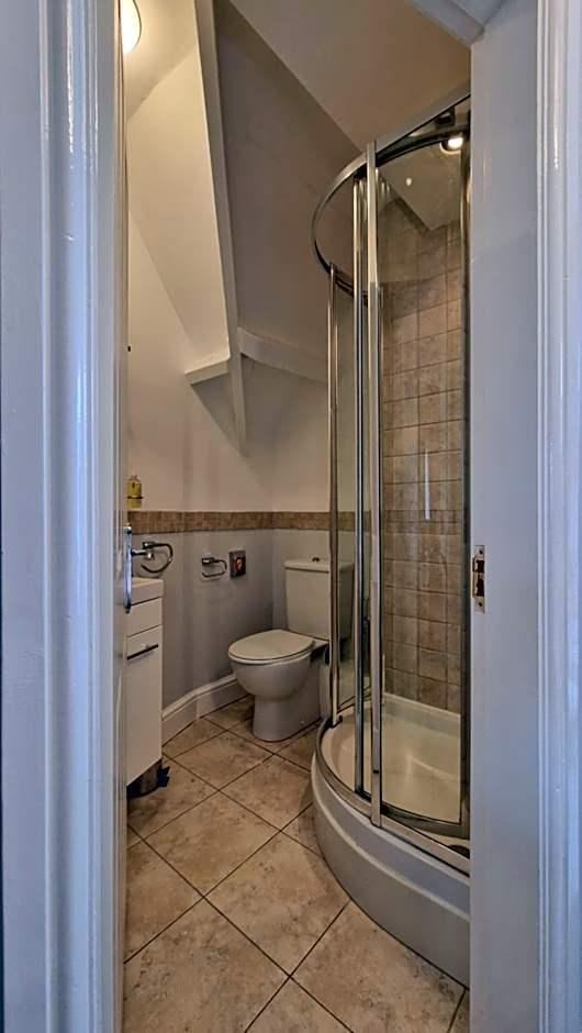En-suite bathroom